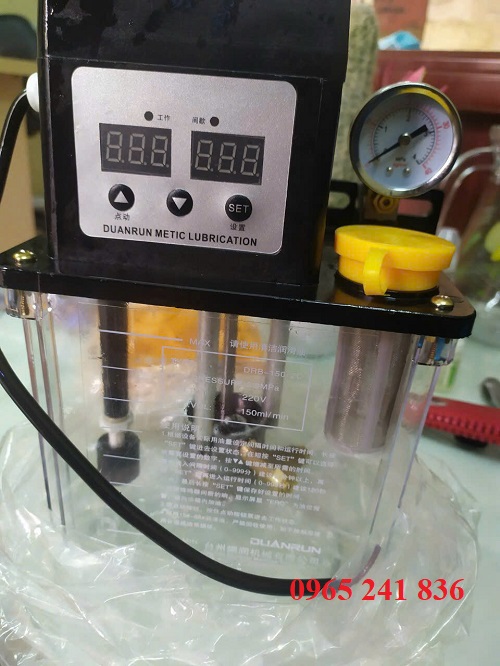 hinh_anh_binh_bom_dau_tu_dong_gan_dong_ho_ap_suat